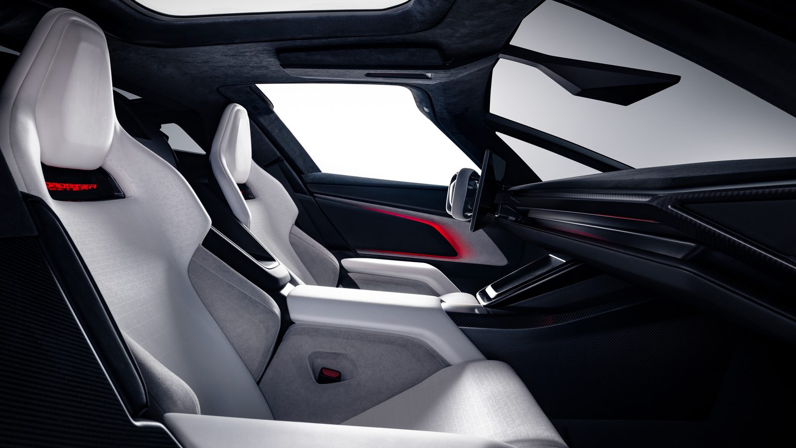 Kabin Tesla Roadster dengan dua tempat duduk sport putih dan papan pemuka hitam